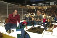 Team America – Trey Parker, l. und Matt Stone, r. mit ihren Team America Puppen ...