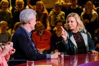 Was gibt es Neues? – Florian Scheuba, Katharina Straßer.