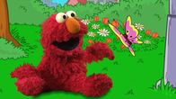 Sesamstraße – Elmo freut sich über einen Schmetterling.