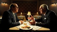 Die Kennedys – Joe Kennedy Sr. (Tom Wilkinson, l) und Sam Giancana (Serge Houde, r)