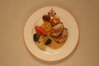 Landfrauenküche – Der Hauptgang von Christine Wutz: gefüllte Schweinefilets mit Schupperltalern (Kartoffeltalern).