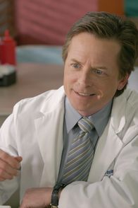 Scrubs - Die Anfänger – Wie der Rest der Belegschaft auch - interessiert sich Dr. Casey (Michael J. Fox) nur noch für die geheime Dach-Toilette ...
