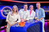 SRF Retro Quiz – v.li.: Jennifer Bosshard, Moderator Sven Epiney, Gabriela Amgarten und Reto Scherrer im SRF Retro Quiz