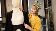 100% Coco – Cocos (Nola Kemper) letzte Chance beim Finale: Sie kreiert ein Outfit zum Thema Paris.