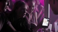Das Verschwinden – Wo ist Janine? Michelle Grabowski (Julia Jentsch) hofft in der Partyszene endlich eine neue Spur ihrer Tochter zu finden