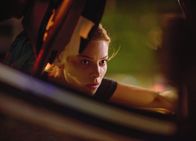 Chicago Fire – Chicago Fire Professionelle Höflichkeit - Professional Courtesy Staffel 1, Episode 3 Sie muss einen Verletzten bergen: Lauren German als Leslie Shay