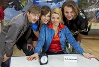 Danni Lowinski – (3. Staffel) - Gemeinsam kämpfen Danni (Annette Frier, 2.v.r.), Bea (Nadja Becker, 2.v.l.), Nils (Oliver Fleischer, r.) und Hannes (Tino Mewes, l.) für das Recht der kleinen Leute ...