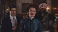 Ghosts – v.li.: Asher Grodman als Trevor, Rebecca Wisocky als Hetty und Devan Chandler Long als Thorfinn.