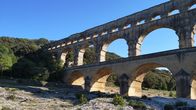 Geniale Bauten der Römer – Das Aquädukt von Nîmes ist das größte bis heute erhaltene römische Bauwerk in Europa. Tausende Arbeiter waren an dem monumentalen Bau auf einer Strecke von 50 Kilometern beschäftigt.