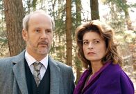 Sturm der Liebe – ARD STURM DER LIEBE FOLGE 1074 Uhr im ERSTEN. Götz (Andreas Borcherding, l.) beschwört Cosima (Gabrielle Scharnitzky, r.), Werners Anteile trotz Lukas' Drohung zu kaufen.