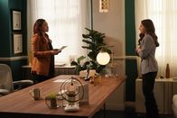 The Flash – Iris West-Allen (Candice Patton, l.); Allegra Garcia (Kayla Compton, r.)