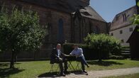 Lesch sieht Schwartz – Kirchengemeinden müssen fusionieren und Gotteshäuser liegen brach. Was in Zukunft aus Kirchen werden könnte, diskutieren Wissenschaftler Harald Lesch (r.) und Theologe Thomas Schwartz (l.).