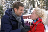 Sturm der Liebe – ARD STURM DER LIEBE FOLGE 1247 Uhr im ERSTEN. Nils (Florian Stadler, l.) ist glücklich: er arbeitet wieder als Fitnesstrainer und Tanja (Judith Hildebrandt, r.) macht beim Heilpraktiker im Dorf den Weg frei für ihn.