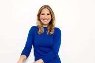 Doc Fischer – Moderatorin Julia Fischer Mit "Doc Fischer" gibt es ein neues Gesundheitsmagazin im SWR Fernsehen. Die Ärztin und Journalistin Dr. Julia Fischer präsentiert jeden Montag neueste medizinische Erkenntnisse und Behandlungsmethoden und gibt Tipps, wie man fit und gesund bleiben kann.