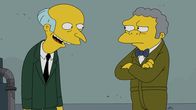 Die Simpsons – Nachdem Homers Idee mit der Bar Moe (r.) ruiniert hat, muss er einen Job bei Mr. Burns (l.) annehmen ...