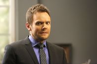 Community – Früher als erwartet hat Jeff (Joel McHale) endlich genug Studienpunkte gesammelt, um seinen Abschluss zu machen. Die geplante Party dazu gerät jedoch aus den Fugen, als die bösen Doppelgänger der Lerngruppe auftauchen ...