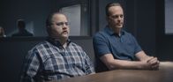 Queenpins – Ken (Paul Walter Hauser, l.); Simon Kilmurry (Vince Vaugn, r.)