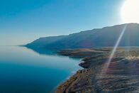 Israel - Der Süden – Mehr als 400 Meter unter dem Meeresspiegel liegt das Tote Meer, ein riesiger Salzsee, in der tiefsten Senke der Erde.