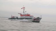 Seenotretter – Bildunterschrift: Die "Hermann Helms" ist ein Seenotkreuzer der 27,5-Meter-Klasse. Stationiert sind das Boot und seine Crew in Cuxhaven. Ihr Einsatzgebiet ist die Nordsee.