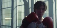 neoriginal: Crystal Wall – Nicolas Dardenne (Gustav Schmidt) ist bereit um Louna zu kämpfen.