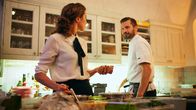 Dinner For Two – Maggie (Katrine Greis-Rosenthal, l.) und Carsten (Nikolaj Coster-Waldau, r.).