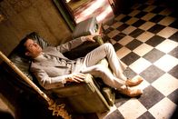 Inception – Lässt sich mit einem Expertenteam auf eine gefährliche Mission tief ins Innere des Unterbewusstseins ein: Arthur (Joseph Gordon-Levitt) ...
