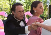 Exit – In Adam (Simon J. Berger) brodelt es: er hat vor Jahren eine Vasektomie durchführen lassen. Wer hat seine Frau Hermine (Agnes Kittelsen) geschwängert? Noch hat er sich im Griff. Doch im Lauf der Feier wird sich das ändern.