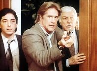Diagnose: Mord – Jack (Scott Baio, l.), Steve (Barry Van Dyke, M.) und Dr. Sloan (Dick Van Dyke, r.) überraschen einen Mörder.