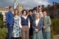 Miss Marple – Jonas Armstrong (Anthony Cade), Charlotte Salt (Lady Virginia Revel), Dervla Kirwan (Lady Bundle Revel), Ruth Jones (Miss Blenkinsopp), Stephen Dillane (Chief Inspector Battle), Adam Godley (George Lomax), Matthew Horne (Bill Eversleigh), Julia McKenzie (Miss Jane Marple).
