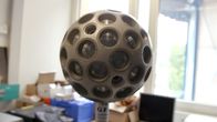 SMS - Schwanke meets Science – Spiegel an den Satelliten erlauben die exakte Vermessung durch Laserstrahlen.