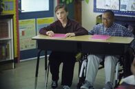 Malcolm mittendrin – Gespannt folgen Malcolm (Frankie Muniz, l.) und Stevie (Craig Lamar Traylor, r.) dem Unterricht ...