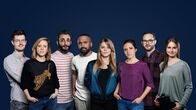 RESPEKT kompakt – Moderatoren (von links): Sebastian Leidecker, Christina Wolf, Ramo Ali, Malcolm Ohanwe, Sabine Pusch, Verena Hampl und Rainer Maria Jilg und Caroline Hofmann.