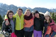 Die Mädchen-WG – Die Mädchen-WG: Ohne Eltern in den Schnee: V.l: Leona, Clara, Cora, Lilly und Farina.