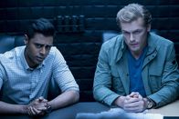 Bad Spies – Duffer (Hasan Minhaj, l.) und Sebastian (Sam Heughan, r.) klären Audrey über Drews geheime Mission auf.