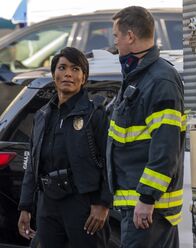 9-1-1 Notruf L.A. – L-R: Athena Grant (Angela Bassett) und Bobby Nash (Peter Krause)