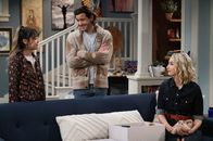Last Man Standing – v.l.n.r.) Jen (Krista Marie Yu); Ryan Vogelson (Jordan Masterson); Mandy Baxter (Molly McCook)