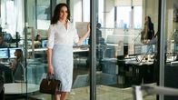 Suits – Rachels (Megan Markle) Position in der Kanzlei verbessert sich. Doch während ihre berufliche Karriere bergauf geht, gibt es in ihrer Liebesbeziehung zunehmend Spannungen.