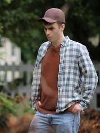 Evil - Gesichter des Bösen – Teen Ian decided to move family from campground.