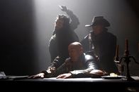 Die Musketiere – Lucien Grimaud (Matthew McNulty, l.)