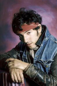 Bruce Springsteen - Der amerikanische Freund – Bruce Springsteen steht für amerikanische Rockmusik wie kaum ein anderer Sänger. Mitte der 70er Jahre feierte er seinen Durchbruch mit dem Album Born to Run  und blieb erfolgreich.