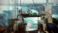 Re: – Die Joseph Roty II, ein riesiger alter Trawler mit einer internationalen Crew von 50 Mann, kämpft nördlich von Irland gegen Stürme und die Konkurrenz anderer, modernerer Boote.