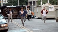 Freerunner – Den gekidnappten Freerunnern (v.l.n.r.) Turk (Joe Williams), Ryan (Sean Faris), West (Dylan W. Baker) und Finch (Ryan Doyle) werden mit Sprengstoff besetzte Halsbänder angelegt und sie müssen ein letztes Rennen bestreiten. Nur derjenige wird überleben, der rechtzeitig ins Ziel kommt - und Ryan hat noch niemals gegen seinen stärksten Konkurrenten Finch einen Sieg errungen ...
