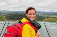 Wunderschön! – Anne Willmes startet ihre Wanderung in Ginsburg im Siegerland.; WDR Fernsehen WUNDERSCHÖN! – INDIAN SUMMER IM SIEGERLAND Uhr. Anne Willmes startet ihre Wanderung in Ginsburg im Siegerland.