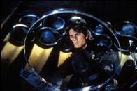 Mission: Impossible II – Agent Ethan Hunt (Tom Cruise) ist in Ambrose’ Labor eingedrungen und versucht, das Virus zu eliminieren.