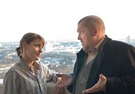 Tatort – 15 Uhr im Ersten. Sophie Menke (Nicolette Krebitz) erzählt Kommissar Freddy Schenk (Dietmar Bär) von ihrer Schwester Marie: Von ihren Eltern wurde sie Pechmarie genannt, weil bei ihr nichts so gut lief wie bei der Schwester Sophie.