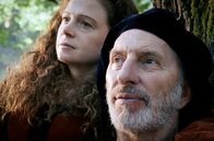 Geheimsache Kopernikus – Nikolaus Kopernikus (Rufus Beck) und seine Lebensgefährtin Anna Schilling (Anja Antonowicz) befürchten, dass Bischof Dantiscus Anna verbannt. (Spielszene)