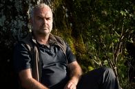 Der Bergdoktor – Der schwerkranke Rolf Bichler (Jophi Ries) kämpft mit der aussichtslosen Diagnose, die Martin ihm überbringen musste.