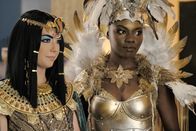 Atlanta Medical – Atlanta Medical Staffel 2 Folge 6 Halloween-Party: Emily VanCamp als Nicolette Nevin, Renée Wilson als Mina Okafor Copyright: SRF/Twentieth Century Fox Film Corporation