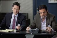 Criminal Minds – Werden nach San Diego gerufen, um einen neuen Fall zu lösen: Rossi (Joe Mantegna, r.) und Hotch (Thomas Gibson, l.) ...