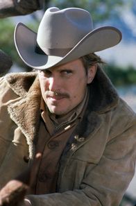 Sinola – Aus Angst vor Machtverlust geht der brutale Frank Harlan (Robert Duvall) über Leichen. Wer ihm im Weg steht, wird "in die Hölle" befördert.